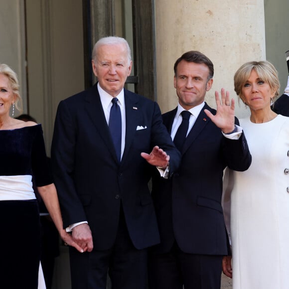 Jill Biden et son mari Joe, Emmanuel Macron et sa femme Brigitte - Dîner d'état en l'honneur du président des Etats-Unis et sa femme au palais de l'Elysée à Paris, à l'occasion de leur visite officielle en France. Le 8 juin 2024 © Jacovides-Moreau / Bestimage 