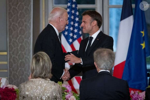 Le président Emmanuel Macron et sa femme Brigitte avec le président des Etats-Unis Joe Biden et sa femme Jill lors du dîner d'Etat au Palais de l'Elysée à Paris le 8 juin 2024. © Eric Tschaen/Pool/Bestimage