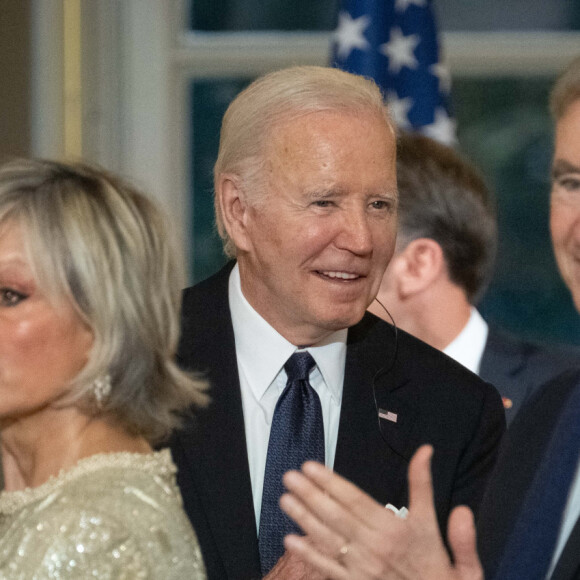 Le président Emmanuel Macron et sa femme Brigitte avec le président des Etats-Unis Joe Biden et sa femme Jill lors du dîner d'Etat au Palais de l'Elysée à Paris le 8 juin 2024. © Eric Tschaen/Pool/Bestimage