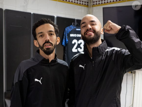 Bigflo et Olivier Ordonez ( Oli du duo Bigflo et Oli) lors de la 3ème édition de la rencontre de football caritative "Match des héros" entre le "RC Lens Légendes" et "L'équipe Unicef" au stade Bollaert-Delelis à Lens le 6 juin 2023. © Pierre Perusseau / Bestimage