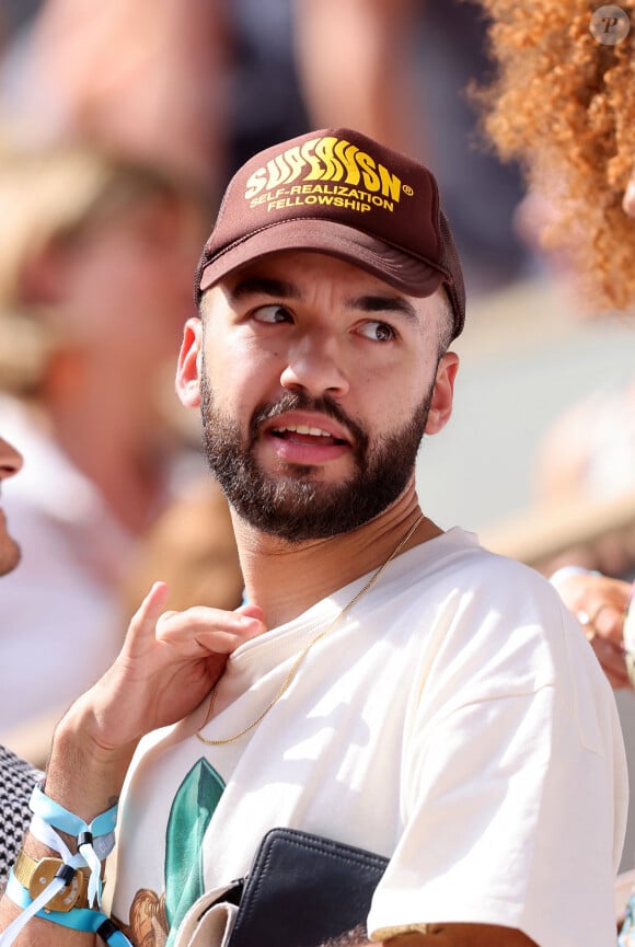 Olivier Ordonez (Oli du duo Bigflo et Oli) dans les tribunes lors des Internationaux de France de Tennis de Roland Garros 2023. Paris, le 10 juin 2023. © Jacovides-Moreau / Bestimage 