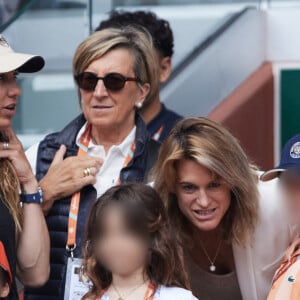 Amélie Mauresmo et ses enfants, Aaron et Ayla - Célébrités dans les tribunes de la finale homme des Internationaux de France de tennis de Roland Garros 2024 à Paris le 9 juin 2024. © Jacovides-Moreau/Bestimage 