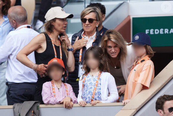 Amélie Mauresmo et ses enfants, Aaron et Ayla - Célébrités dans les tribunes de la finale homme des Internationaux de France de tennis de Roland Garros 2024 à Paris le 9 juin 2024. © Jacovides-Moreau/Bestimage 