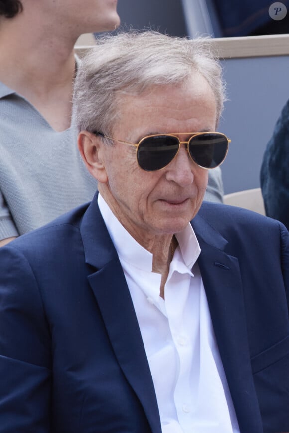 Bernard Arnault - Célébrités dans les tribunes de la finale homme des Internationaux de France de tennis de Roland Garros 2024 à Paris le 9 juin 2024. © Jacovides-Moreau/Bestimage 