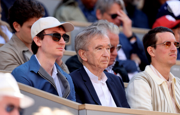 Bernard Arnault et ses fils Frédéric et Alexandre - Célébrités dans les tribunes de la finale homme des Internationaux de France de tennis de Roland Garros 2024 à Paris le 9 juin 2024. © Jacovides-Moreau/Bestimage 