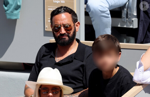 Cyril Hanouna et son fils - Célébrités dans les tribunes de la finale homme des Internationaux de France de tennis de Roland Garros 2024 à Paris le 9 juin 2024. © Jacovides-Moreau/Bestimage 