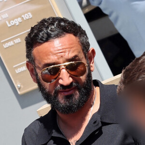 Cyril Hanouna et son fils - Célébrités dans les tribunes de la finale homme des Internationaux de France de tennis de Roland Garros 2024 à Paris le 9 juin 2024. © Jacovides-Moreau/Bestimage 