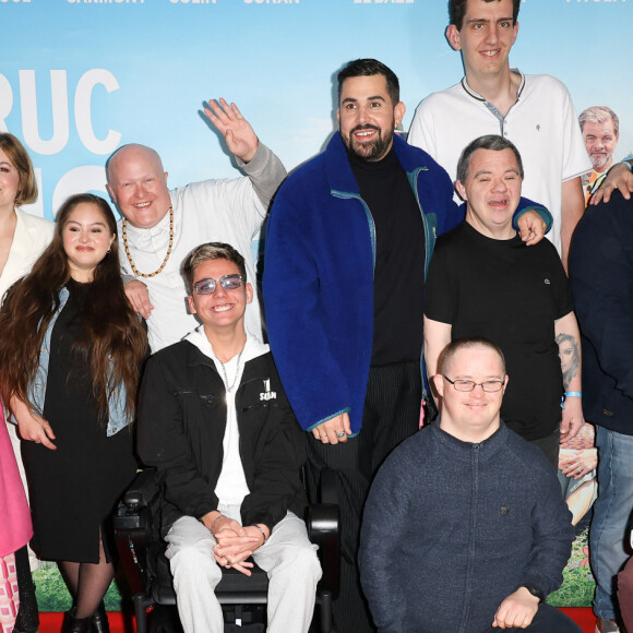 Si son film "Un p'tit truc en plus" dépasse les 9 millions d'entrées.
Clovis Cornillac, Alice Belaïdi, Marie Colin, Céline Groussard, Mayane Sarah El Baze, Ludovic Boul, Artus, Thibaut Conan, Arnaud Toupense, Marc Riso, Boris Pitoëff, Sofian Ribes, Benjamin Vandewalle et Gad Abecassis - Avant-Première du film "Un p'tit truc en plus" au cinema UGC Normandie à Paris. © Coadic Guirec/Bestimage