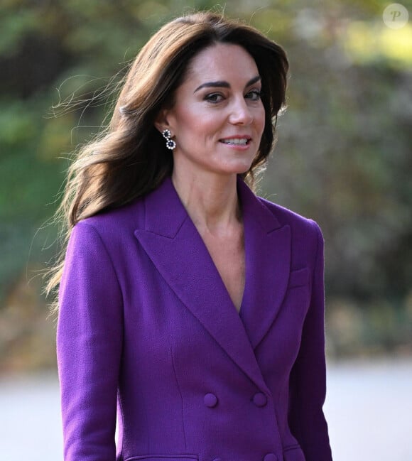 Catherine (Kate) Middleton, princesse de Galles arrive au Design Museum pour co-organiser l'événement avec le Centre de la Fondation Royale pour la petite enfance à Londres le 15 novembre 2023. 