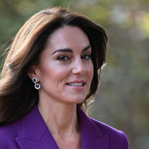 Catherine (Kate) Middleton, princesse de Galles arrive au Design Museum pour co-organiser l'événement avec le Centre de la Fondation Royale pour la petite enfance à Londres le 15 novembre 2023. 