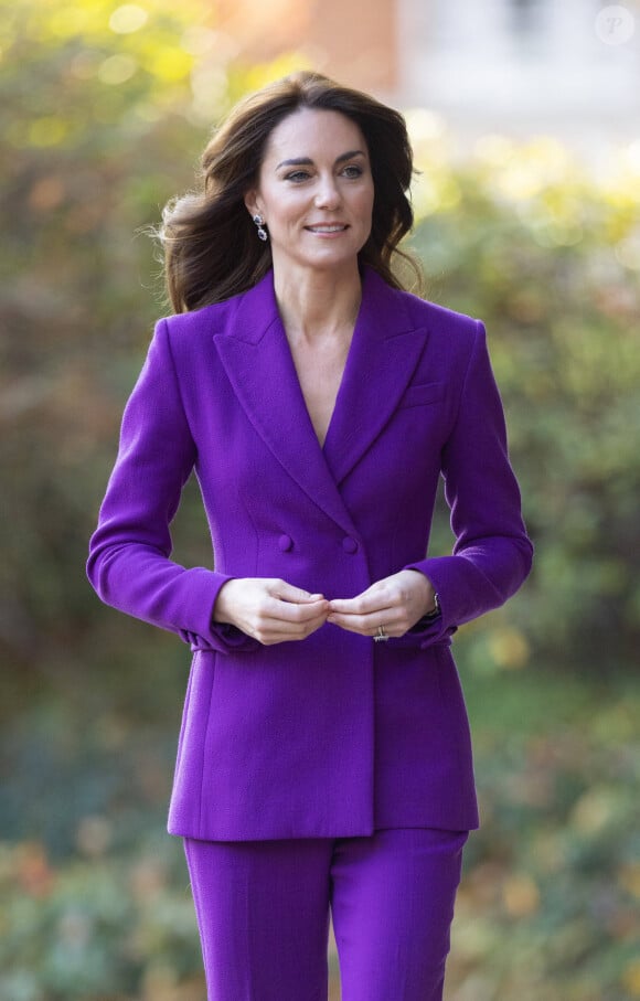 Catherine (Kate) Middleton, princesse de Galles arrive au Design Museum pour co-organiser l'événement avec le Centre de la Fondation Royale pour la petite enfance à Londres le 15 novembre 2023. 