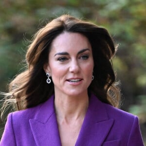 Catherine (Kate) Middleton, princesse de Galles arrive au Design Museum pour co-organiser l'événement avec le Centre de la Fondation Royale pour la petite enfance à Londres le 15 novembre 2023. 