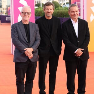 Thierry Fremaux, Guillaume Canet et Bruno Barde à la première de "L'Enlèvement" lors du 49ème Festival du Cinéma Américain de Deauville, le 6 septembre 2023. © Denis Guignebourg/Bestimage 