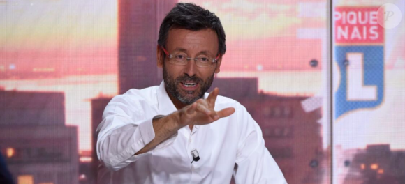 Olivier Menard, présentateur de "L'Equipe du soir" diffusée sur la chaîne L'Equipe.