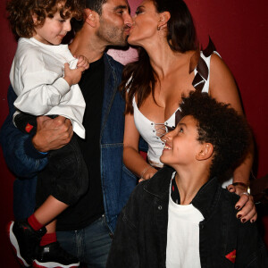 Rachel Legrain Trapani, son compagnon Valentin Leonard avec leur fils Andrea et Gianni - Backstage lors du défilé d'ouverture du salon du chocolat 2022 à Paris porte de Versailles le 27 octobre 2022. © Veeren / Pierre Perusseau / Bestimage 