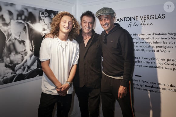 "Je vous aime tous. J'aimerais également remercier mon restaurant parisien préféré, Bambou, qui m'a permis de fêter l'événement dans les meilleures conditions possibles."
Exclusif - Joalukas Noah, Antoine Verglas, Yannick Noah - Isabelle Camus a organisé pour son ami photographe Antoine Verglas, le vernissage de l'exposition éphémère de ses photographies à la Galerie La Hune en partenariat avec YellowKorner le 4 juillet 2023.