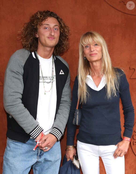 Isabelle Camus et son fils Joalukas Noah au village (Jour 8) lors des Internationaux de France de Tennis de Roland Garros 2022 à Paris, France, le 29 mai 2022. © Bertrand Rindoff/Bestimage 