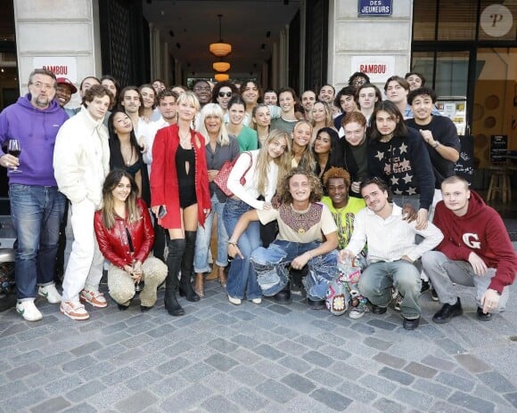 C'était une grande fiesta avec ses proches dont deux filles de stars, Jade Hallyday et Stella Belmondo
Joalukas Noah a fêté très entouré son 20e anniversaire !