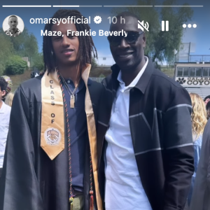 Sur les photos, on se croirait dans une série américaine avec la toge noir et les fameux chapeaux carrés.
Remise de diplôme de Tidiane Sy, en présence de ses parents Omar et Hélène aux Etats-Unis.