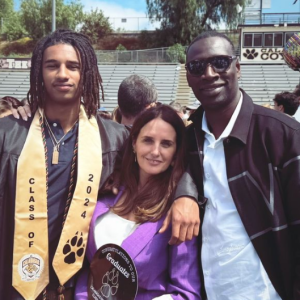 Leur fils Tidiane a été diplômé de son école à Los Angeles.
Remise de diplôme de Tidiane Sy, en présence de ses parents Omar et Hélène aux Etats-Unis.