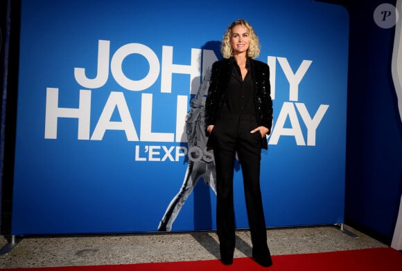 Laeticia Hallyday pendant le photocall du vernissage de l'exposition "Johnny Hallyday, l'exposition" au Palais des Expositions à Paris, le 21 décembre 2023