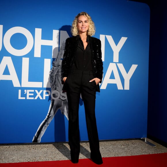 Laeticia Hallyday pendant le photocall du vernissage de l'exposition "Johnny Hallyday, l'exposition" au Palais des Expositions à Paris, le 21 décembre 2023