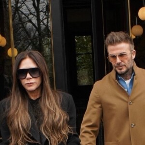 Le livre a été publié en trois chapitres dans le Mirror et décrit comment le mari de Victoria Beckham a tenté de payer moins d'impôts au Royaume-Uni.
Victoria et David Beckham,sortent de leur hotel pendant la fashion week de Paris le 3 mars 2024