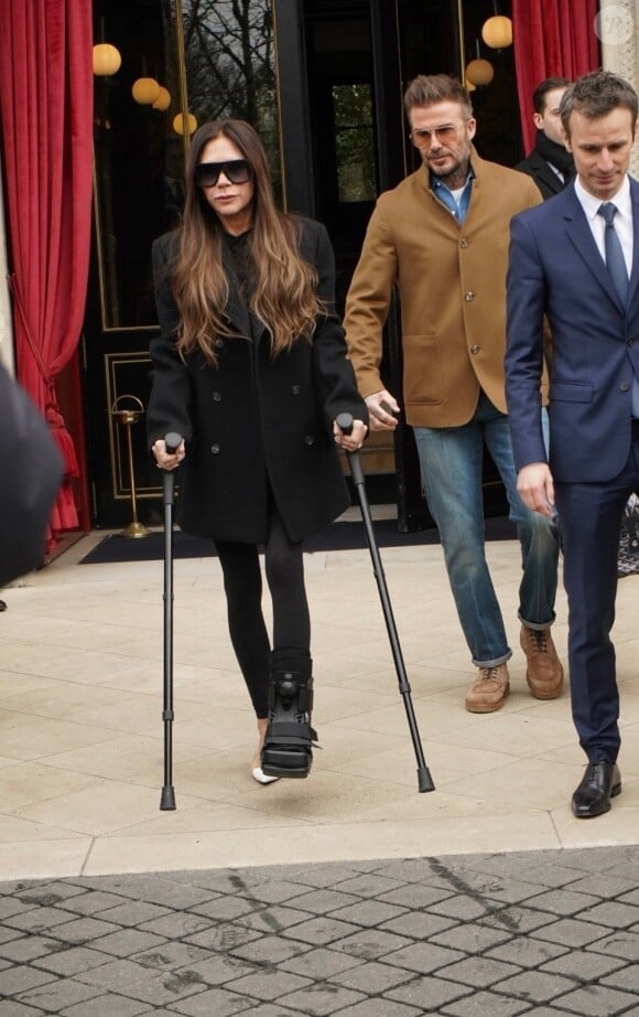 Le livre a été publié en trois chapitres dans le Mirror et décrit comment le mari de Victoria Beckham a tenté de payer moins d'impôts au Royaume-Uni.
Victoria et David Beckham,sortent de leur hotel pendant la fashion week de Paris le 3 mars 2024