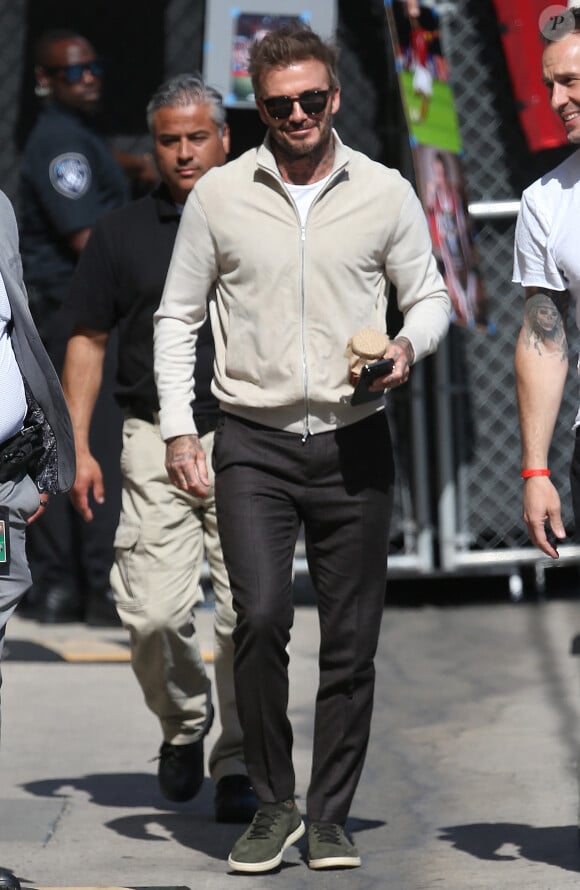 David Beckam se prépare à faire son entrée sur le plateau de Jimmy Kimmel à Los Angeles le 10 mai 2024