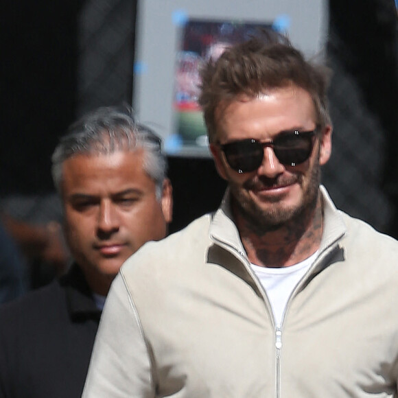 David Beckam se prépare à faire son entrée sur le plateau de Jimmy Kimmel à Los Angeles le 10 mai 2024