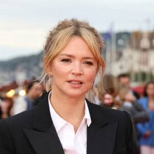 De nombreuses stars étaient présentes, comme notamment Virginie Efira, radieuse un an après son accouchement.


Virginie Efira sur le tapis rouge de la cérémonie de clôture du 38ème festival du film de Cabourg, le 15 juin 2024. © Coadic Guirec/Bestimage