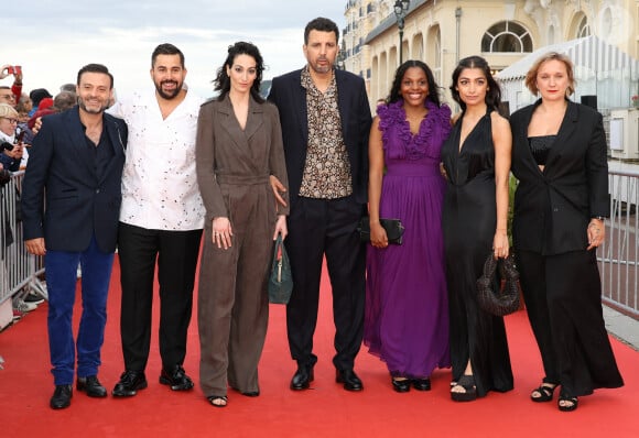 Mentissa, Laëtitia Eïdo, Johann Dionnet, Samir Guesmi, Kiara Carrière, Fadette Drouard et Artus sur le tapis rouge de la cérémonie de clôture du 38ème festival du film de Cabourg, le 15 juin 2024. © Coadic Guirec/Bestimage