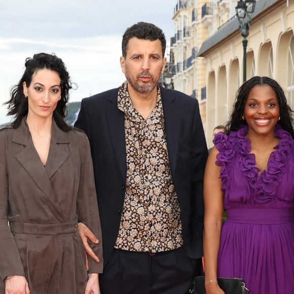 Mentissa, Laëtitia Eïdo, Johann Dionnet, Samir Guesmi, Kiara Carrière, Fadette Drouard et Artus sur le tapis rouge de la cérémonie de clôture du 38ème festival du film de Cabourg, le 15 juin 2024. © Coadic Guirec/Bestimage