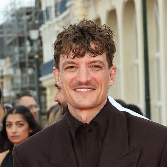 Niels Schneider sur le tapis rouge de la cérémonie de clôture du 38ème festival du film de Cabourg, le 15 juin 2024. © Coadic Guirec/Bestimage