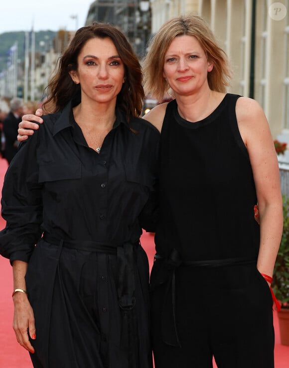 Aure Atika et Jennifer Devoldère sur le tapis rouge de la cérémonie de clôture du 38ème festival du film de Cabourg, le 15 juin 2024. © Coadic Guirec/Bestimage