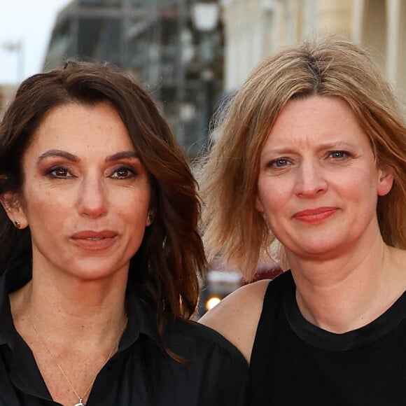 Aure Atika et Jennifer Devoldère sur le tapis rouge de la cérémonie de clôture du 38ème festival du film de Cabourg, le 15 juin 2024. © Coadic Guirec/Bestimage