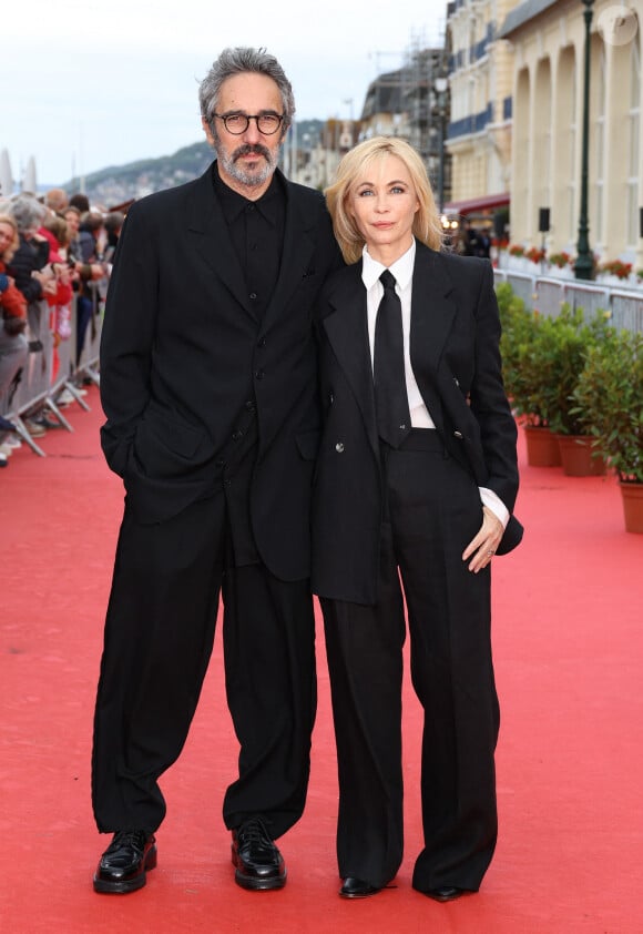 Frédéric Chaudier et Emmanuelle Béart sur le tapis rouge de la cérémonie de clôture du 38ème festival du film de Cabourg, le 15 juin 2024. © Coadic Guirec/Bestimage