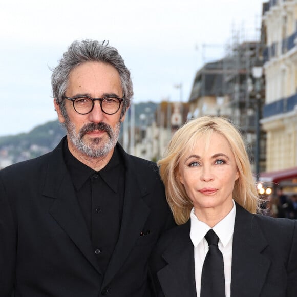 Frédéric Chaudier et Emmanuelle Béart sur le tapis rouge de la cérémonie de clôture du 38ème festival du film de Cabourg, le 15 juin 2024. © Coadic Guirec/Bestimage