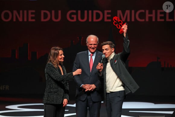 Anaïs Bouton et Florent Menegaux (Président du Groupe Michelin) - Remise Prix Michelin Jeune chef 2023 à Mallory Gabsi "Mallory Gabsi" Paris 17e - Cérémonie de remises des Etoiles Michelin au Palais de la Musique et des Congrès de Strasbourg le 6 mars 2023. © Jean-Marc Lhomer/Bestimage