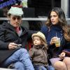 Matthew McConaughey et son épouse Camila Alves et leur fils Levi se promènenent dans Soho à New York le 11 mars 2010