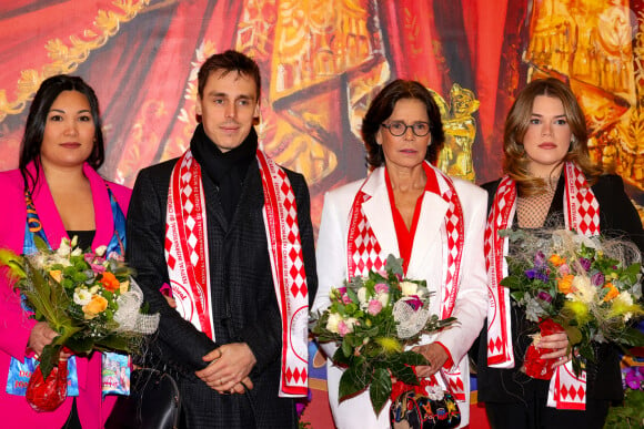 La famille princière de Monaco va s'agrandir
La princesse Stéphanie de Monaco, Camille Gottlieb, Louis Ducruet et sa femme Marie Chevallier lors de l'ouverture du 46ᵉ Festival International du Cirque de Monte-Carlo © Claudia Albuquerque/Bestimage