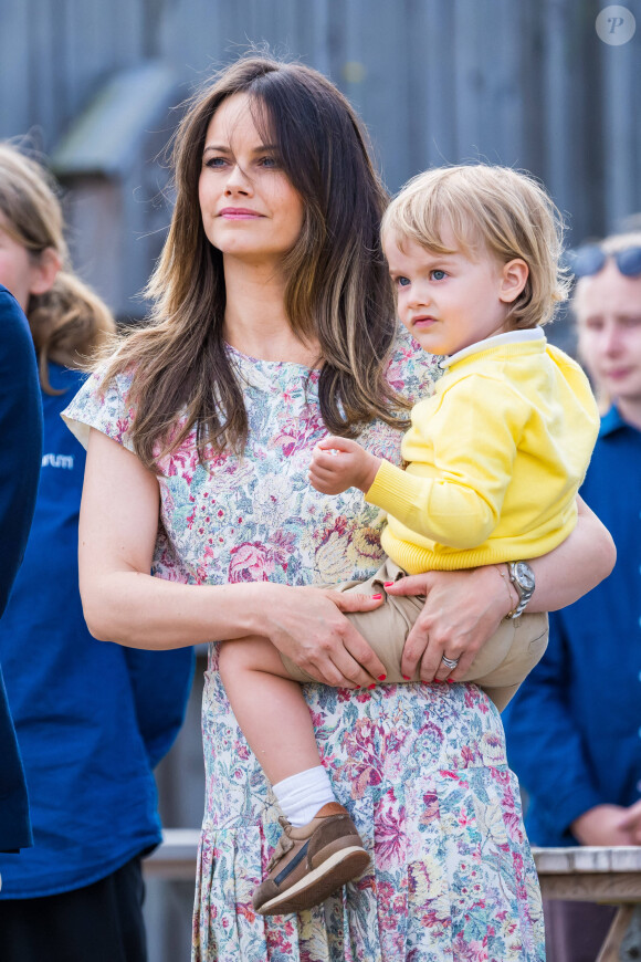 La princesse Sofia de Suède et son fils le prince Julian lors de l'inauguration de l’aire de jeux naturelle du Prince Julian dans la réserve naturelle Getterön à Varberg. Le 17 juin 2024  