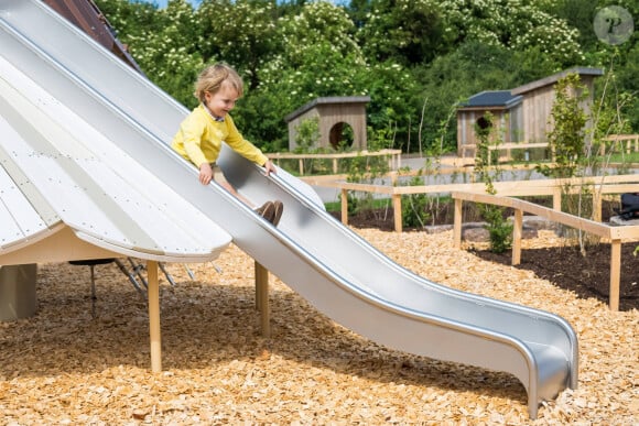 Le prince Julian de Suède lors de l'inauguration de l’aire de jeux naturelle du Prince Julian dans la réserve naturelle Getterön à Varberg. Le 17 juin 2024  