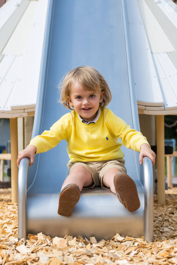 Le prince Julian de Suède lors de l'inauguration de l’aire de jeux naturelle du Prince Julian dans la réserve naturelle Getterön à Varberg. Le 17 juin 2024  