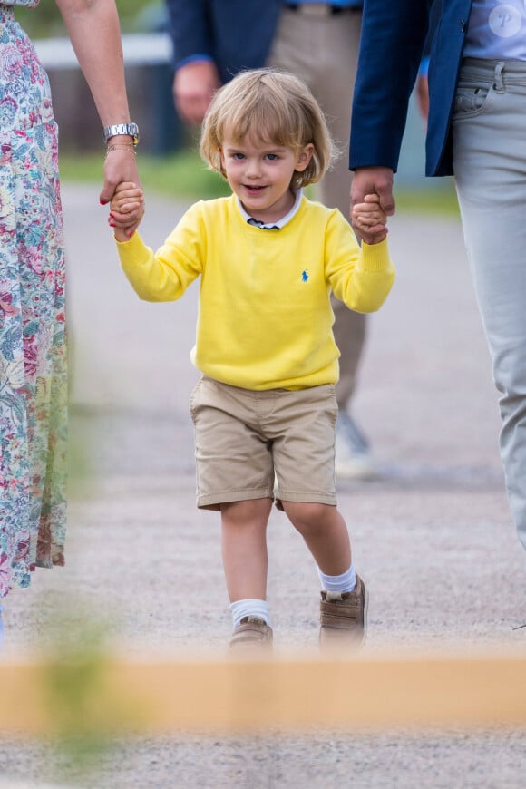 Le prince Julian de Suède lors de l'inauguration de l’aire de jeux naturelle du Prince Julian dans la réserve naturelle Getterön à Varberg. Le 17 juin 2024  