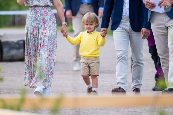 Le prince Julian de Suède lors de l'inauguration de l’aire de jeux naturelle du Prince Julian dans la réserve naturelle Getterön à Varberg. Le 17 juin 2024  