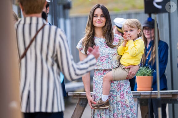 La princesse Sofia, le prince Julian de Suède lors de l'inauguration de l’aire de jeux naturelle du Prince Julian dans la réserve naturelle Getterön à Varberg. Le 17 juin 2024  