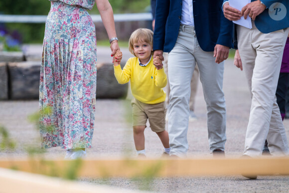 Le prince Julian de Suède lors de l'inauguration de l’aire de jeux naturelle du Prince Julian dans la réserve naturelle Getterön à Varberg. Le 17 juin 2024  