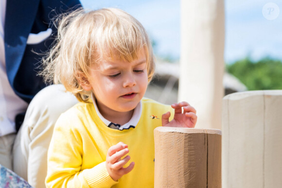 Le prince Julian de Suède lors de l'inauguration de l’aire de jeux naturelle du Prince Julian dans la réserve naturelle Getterön à Varberg. Le 17 juin 2024  