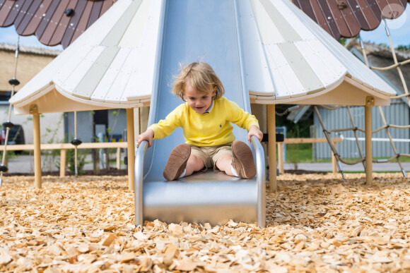 Le prince Julian de Suède lors de l'inauguration de l’aire de jeux naturelle du Prince Julian dans la réserve naturelle Getterön à Varberg. Le 17 juin 2024  